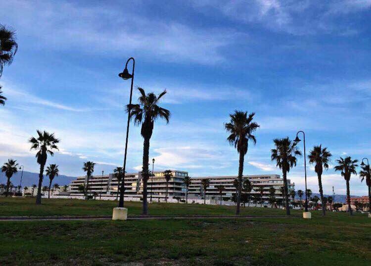 Apartamento Lujo, Primera Linea Playa, Garaje, Wifi, Piscina Climatizada 滨海罗克塔斯 外观 照片